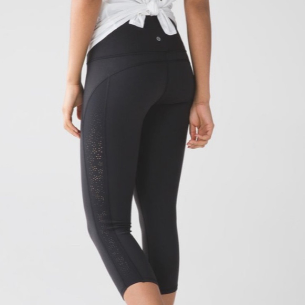 Lululemon Beyond Boundaries Crop black 4